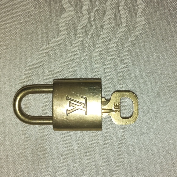 Authentic Louis Vuitton Lock & Key # 304 - Picture 1 of 9